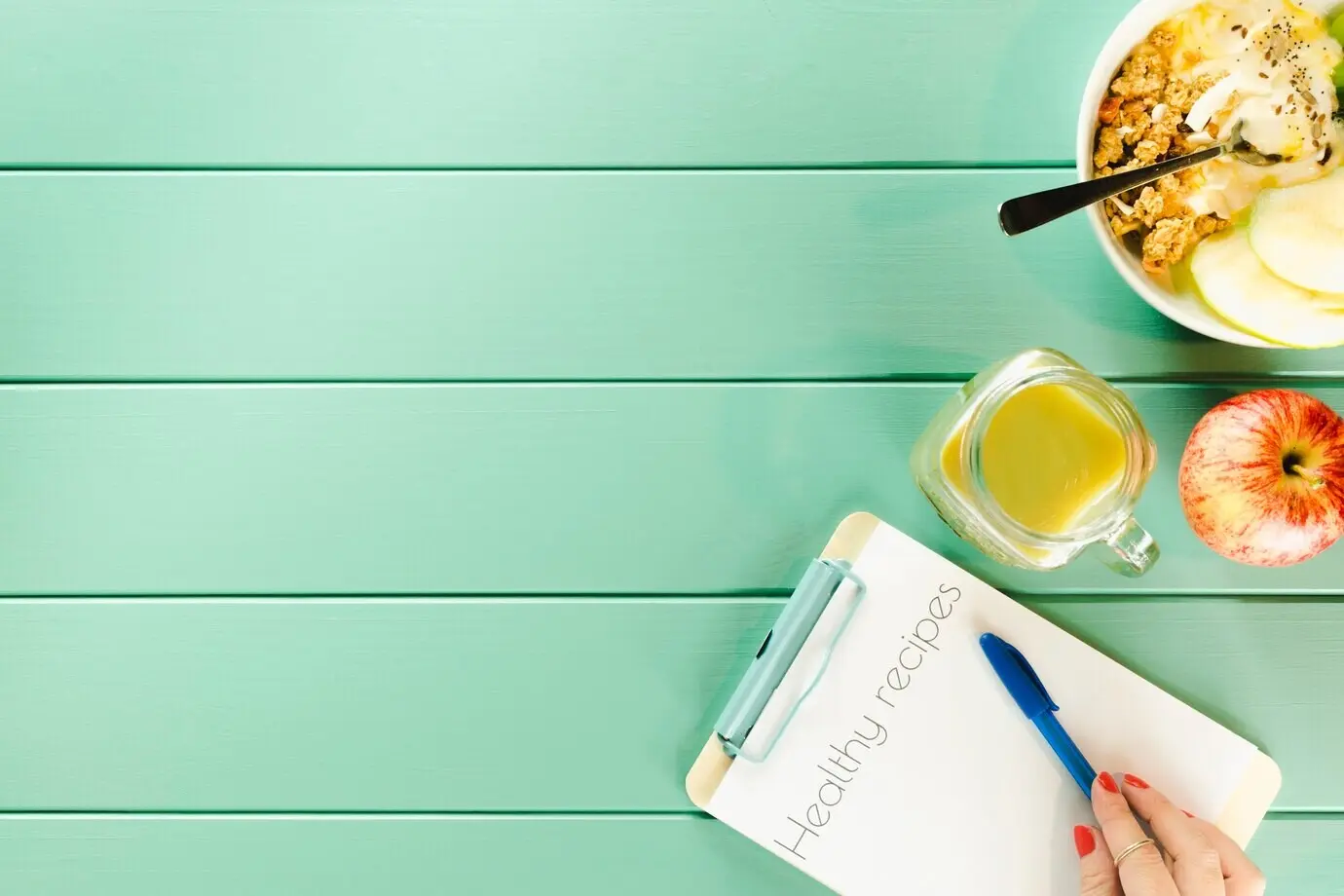 Konzept für gesunde Ernährung mit Klemmbrett und Platz für Text.